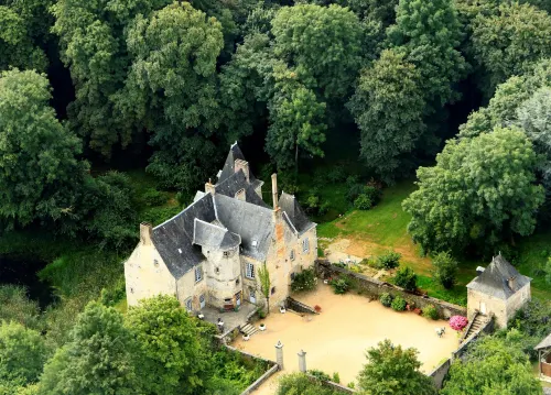 chambre d'hôtes 53 "Manoir de Rouessé" Hôtels à : Laval