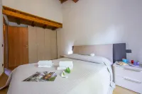 Relax Al Moro Apt with Pool - Happy Rentals