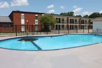 Econo Lodge Kennett - parking