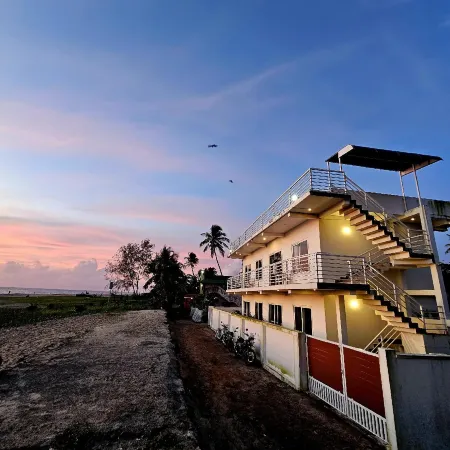 Asthamaya Beach Отели рядом с достопримечательностью «Железнодорожный вокзал Аллеппи»