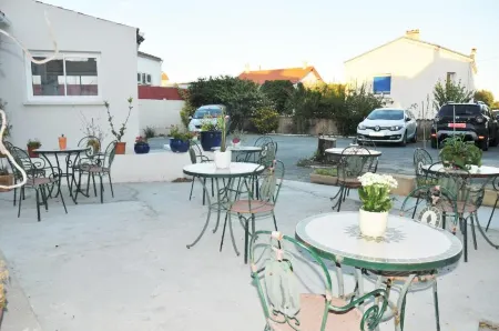 Hotel les Rosiers Отели в г. Ньёль-Сюр-Мер