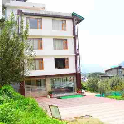 Pristine Inn Manali Hotel Exterior