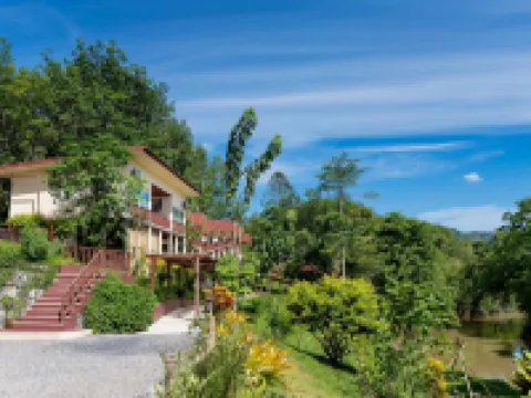 เขาสก ริเวอร์ โฮม รีสอร์ท โรงแรมในอำเภอ พนม