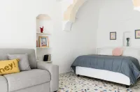 Olivia in Wonderland by Wonderful Italy - balcone