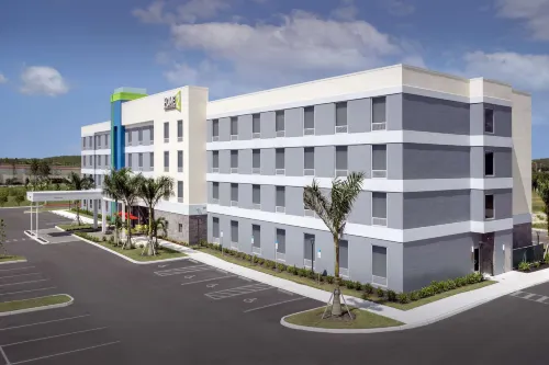Home2 Suites by Hilton Fort Myers Airport Hotel a Lee County