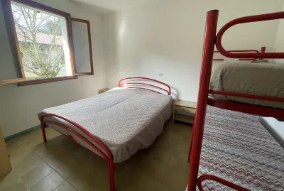 Accommodation with shared garden close to the sea