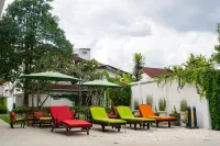 Singharaj Boutique Hotel Hotels near Wat Tung Yu