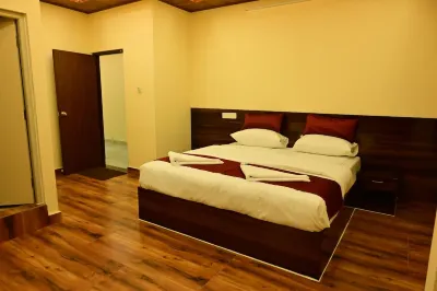 RIDHIS FAMILY RESTAURANT فنادق في Gonikoppal