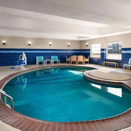 La Quinta Inn & Suites by Wyndham Denton - University Drive