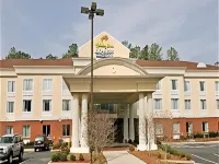 Holiday Inn Express & Suites Emporia فنادق في Emporia