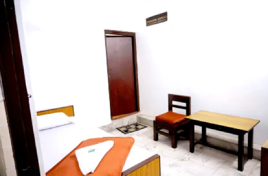 Subhash Hotel Hotels near Naini chauraha, Naya Pull
