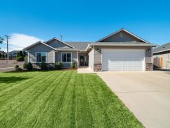 The Watusi Place - A Modern Umpqua Valley Getaway