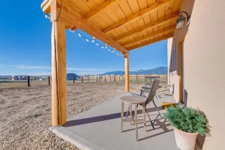 Charming free standing Casita in Taos, NM