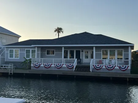 GREAT family home with a great place to sit and relax…canal view!!