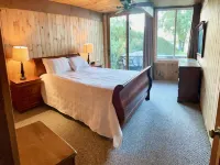 Heros Hideaway, private 1acre flat grassy yard, majestic sunsets