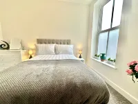 Contemporary Charm by the Quay with Garden