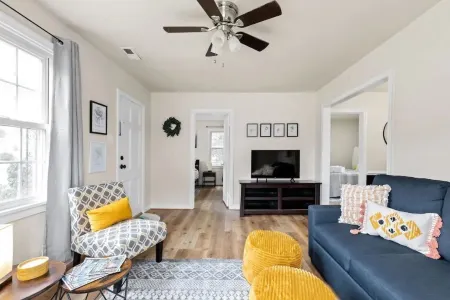 Cozy Stays Cottage *Close to NASCAR & Hot Spots*