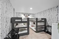 Kayaks, Kids Secret Room, Fishing, Fire Pit, ev Charger.