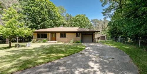 Lake Michigan Retreat – Cozy Remodeled 3Br Getaway Near Scenic Beaches!