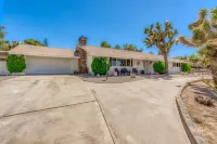 25% Off 7-Night Stay 1/2 Acre Epic Pool and Spa 2 King Beds  Bunk with 2 Queens
