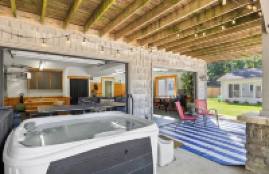 The Treehouse @ Higgins Lake-HOT TUB- Fireplace-PetFriendly-3 min to the lake