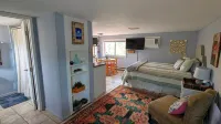 Cottage near Uptown Short Walk to Tlaquepaque Arts and Crafts Village and trails
