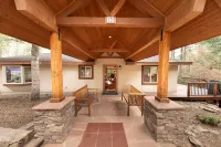 Mountain retreat-with deck, grill and outdoor fun-easy 3.4 miles to ski lift!