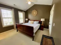 West End Townhouse steps from Main St & Falls Park, Shopping, Dining, Stadium
