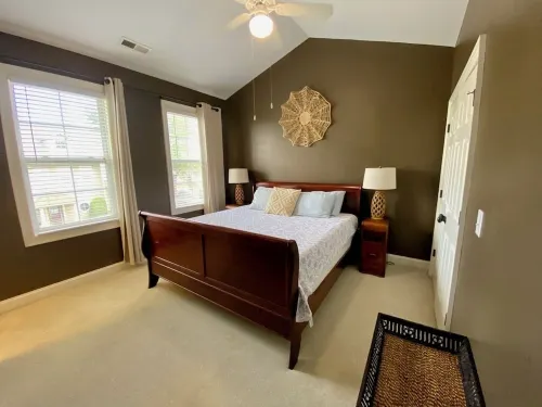 Townhouse in the West End steps from everything! Main St, Falls Park, Baseball