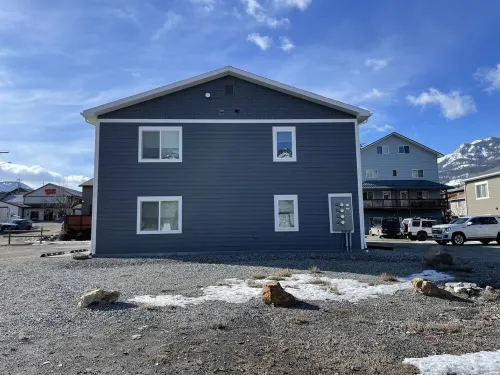 Yellowstone Retreat Rentals U1: two blocks from Yellowstone!