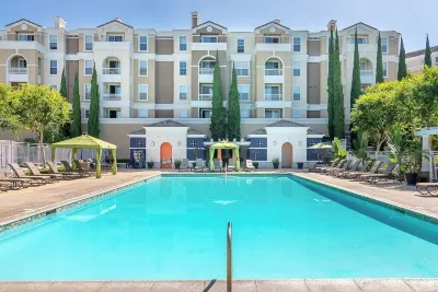 Chic Home Mins to Irvine & Costa Mesa - Pool + Gym Hôtels à proximité de : Vons