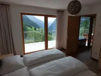 New opening June 2022 - Chalet tree house with private whirlpool Hotels in Vintl