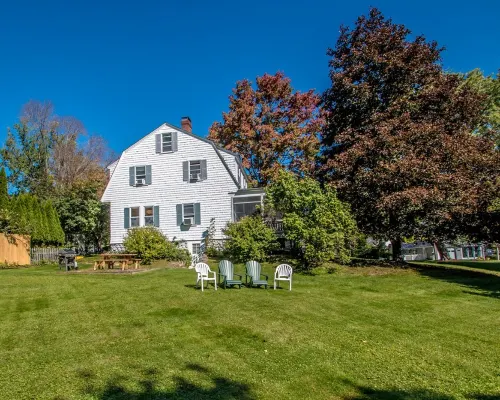 Historic Wolfeboro Home one block to Village Hotels in Wolfeboro