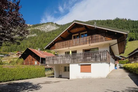 Chalet Entirely Renovated - 4 Bedrooms - Large terrace, private parking