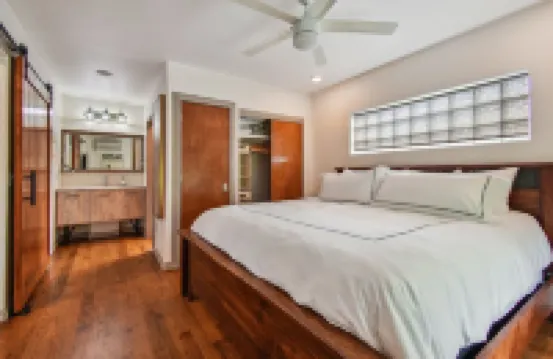 Modern Pool House Oasis