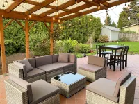 Outdoor Living and Indoor Bar - Entire house - walk to Autzen Stadium