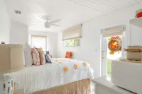 ELEGANT SEASHELL PRIVATE ROOM WITH PRIVATE ENTRY