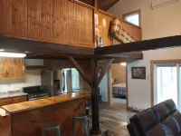 Cabin in the woods. Minutes to Watkins Glen State Park, Racetrack & Wine Trail!