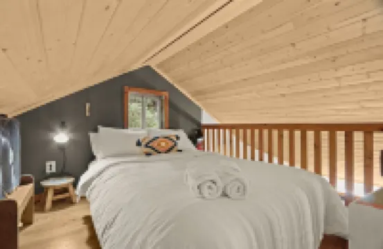 Sweet chalet hot tub pool outdoor movie screen between Banner Elk and Boone