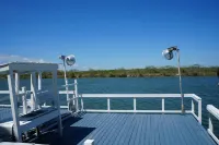 FISHING THEME COTTAGE; WATERFRONT FISHING PIER!