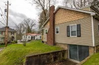 Renovated Home in Marietta, OH- close to downtown "Our Cozy Corner" The Basilica of Saint Mary of the Assumption附近的飯店