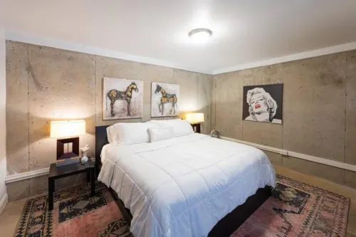 Stunning Uptown Luxury Apartment