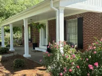 Down on the CornerIn the heart of Flora with great outside space!