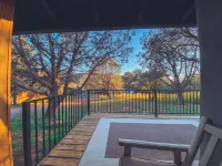 Red rock views ♦ Private access to the forestry ♦ The perfect romantic escape