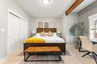 The Modern Manor. A two bedroom, with loft, located in the heart of Puyallup. Hotels in Puyallup