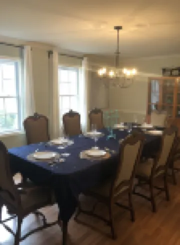 Beautiful Large Home Minutes from Lake Anna with Games & Hot Tub!!