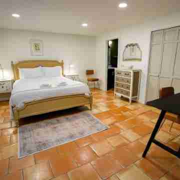 Luxe Cape Cod Farmhouse. Walk to Ellis Landing Beach! Rooms