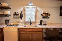 Hillbilly Hideaway at Wolfpen Gap Polk County 호텔