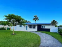 Modern lakeside pool home near hardrock and fll airport