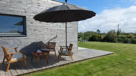 Single storey house with jacuzzi near the beach<br>Wooden frame, 4 stars Отели в г. Плёбьян